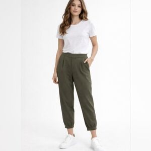 GAP OLIVE GREEN PANTS SIZE MEDIUM